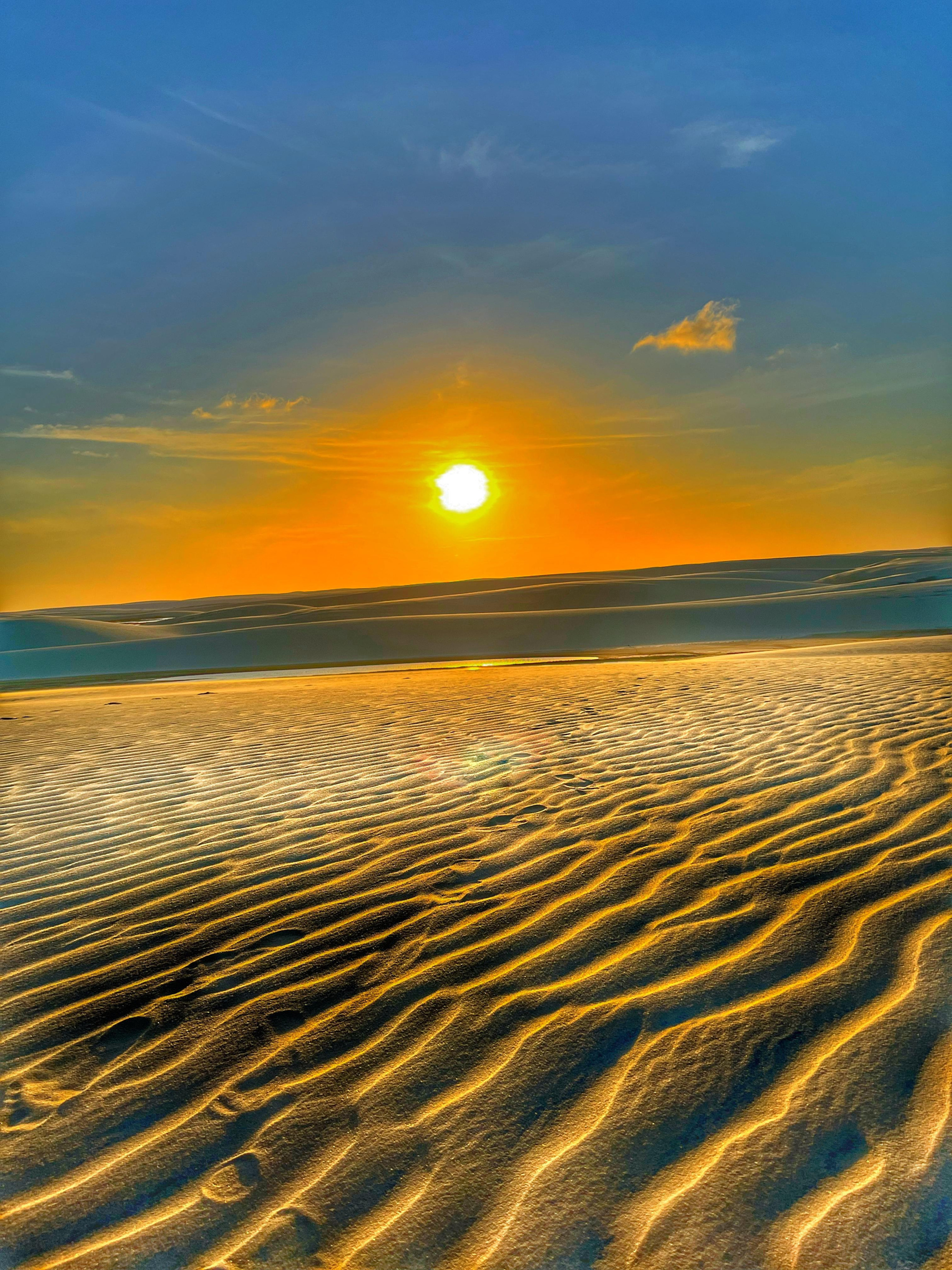 Dunas dos Lençóis Maranhenses ao pôr do sol