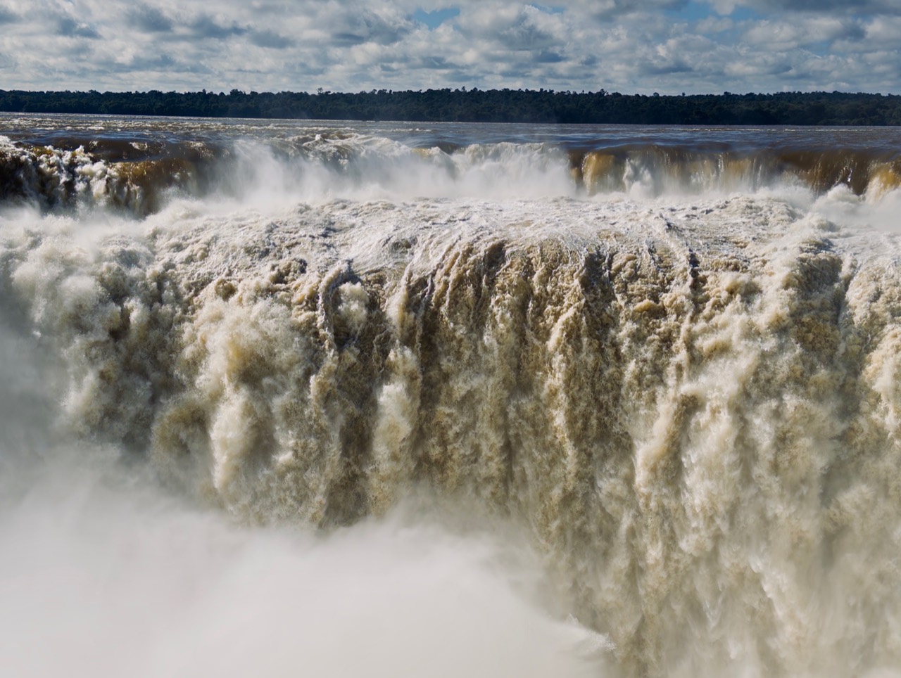 Quedas das Cataratas do Iguaçu vistas de perto